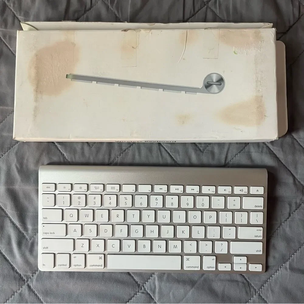 Apple Magic Keyboard A1314 Wireless Bluetooth Aluminum Compact